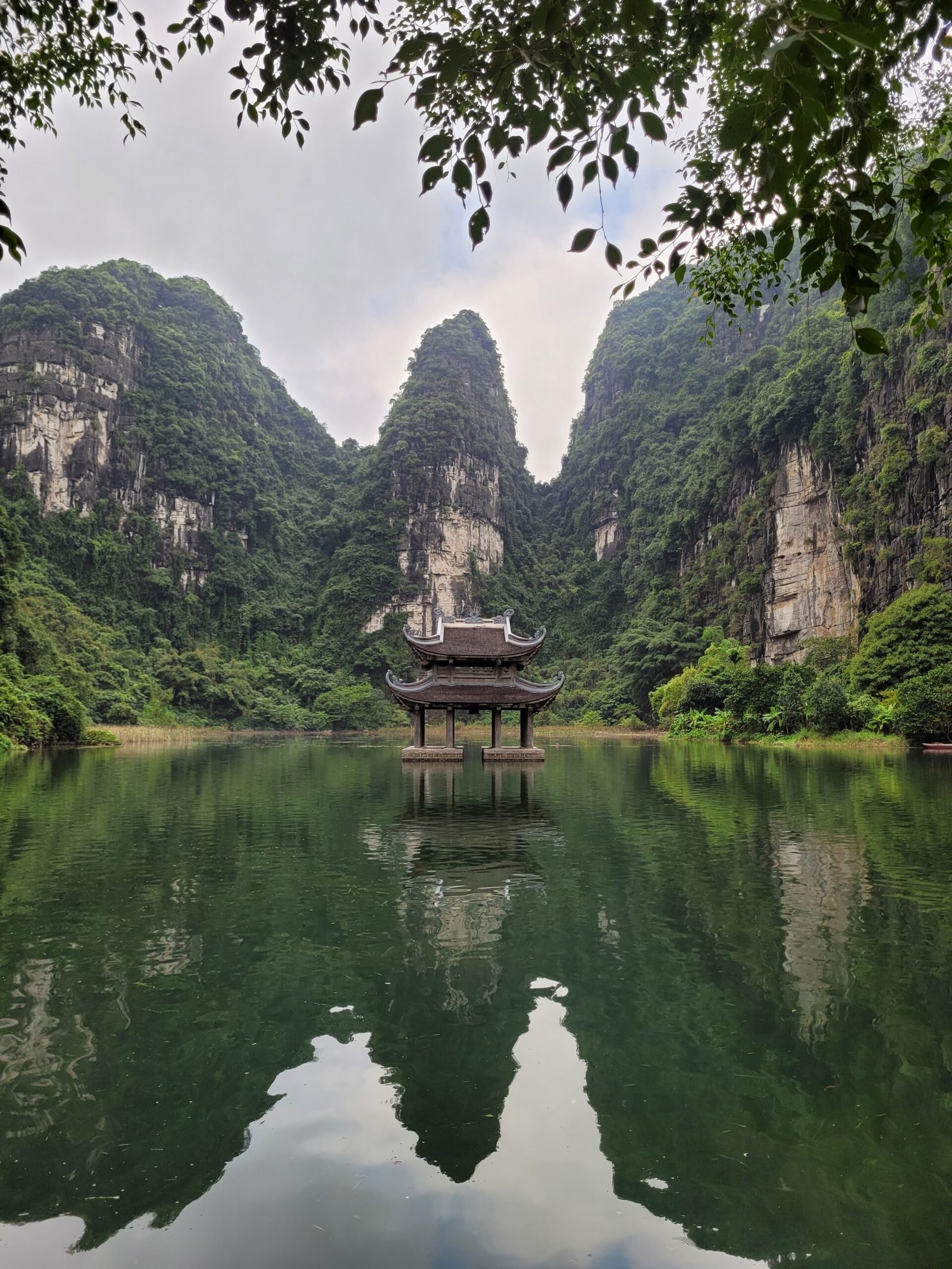 Vietnam Trang An Ninh Binh Vietnam boat trip budget travel